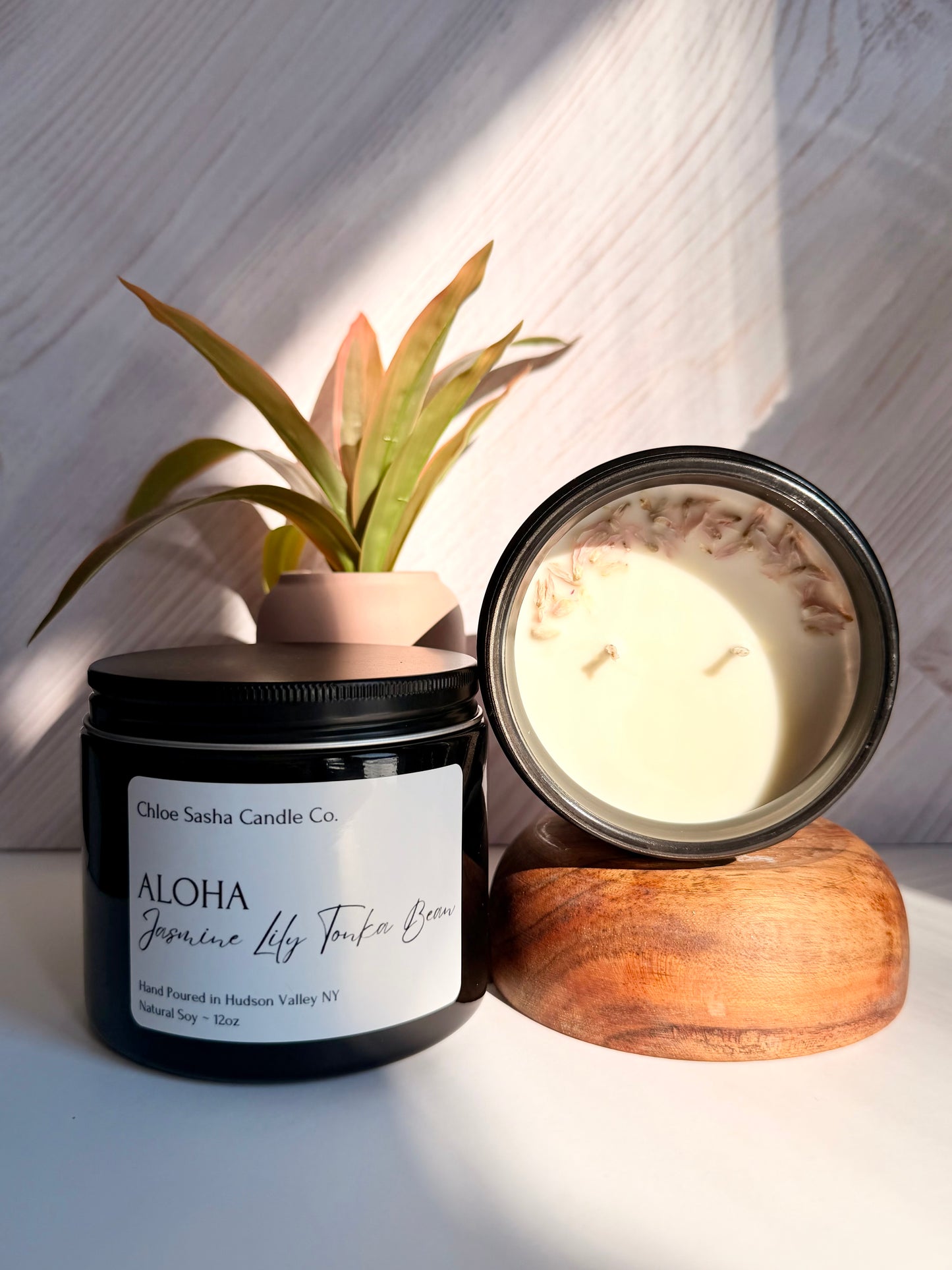 Aloha, floral hand poured natural soy candle. Blooming paradise in a bottle: vibrant flowers and sun-ripened tropics that make every breath feel like a beach getaway. Notes of jasmine, lily &amp; tonka bean. Pearlized white shimmer upon melting.